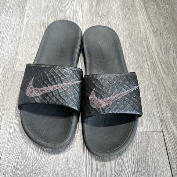 Nike Benassi Solarsoft Sandals Slides Size 10 Black Slippers On 705474-091 main image 7